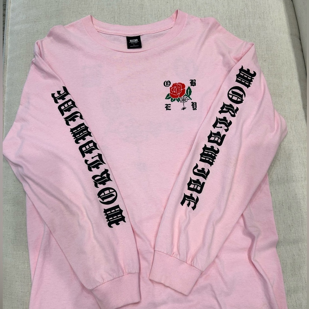 Men’s long sleeve pink crew neck shirt